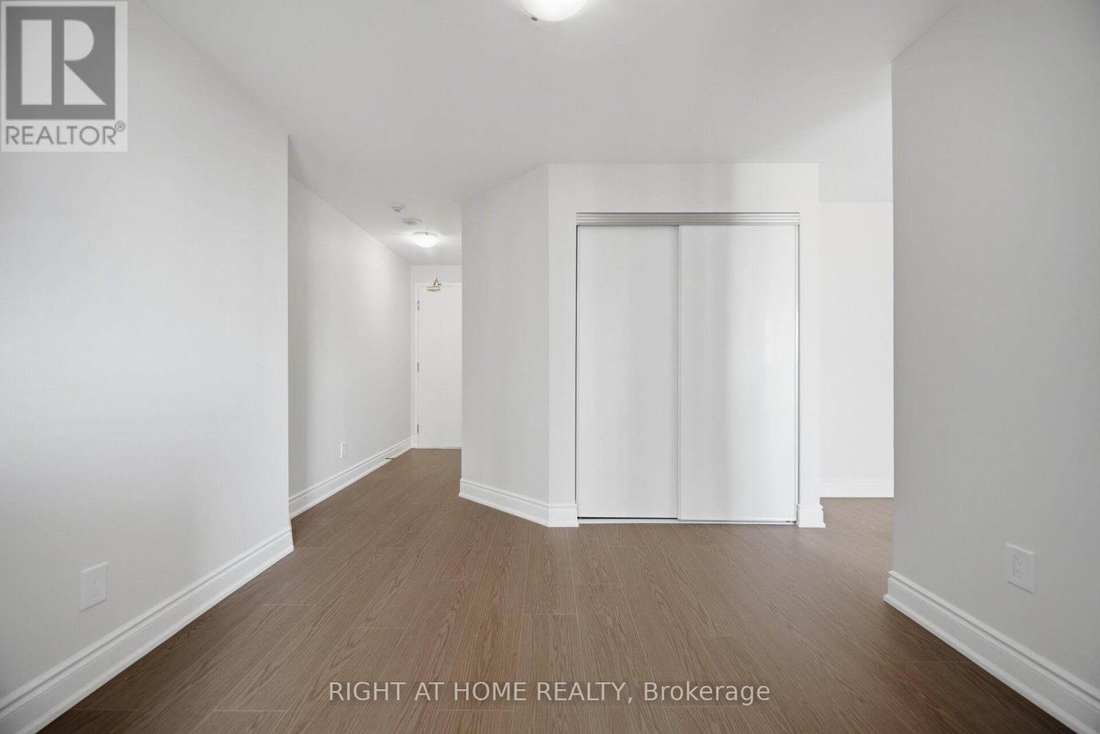 816 - 155 Hillcrest Avenue, Mississauga, Ontario  L5B 3Z2 - Photo 8 - W13777456