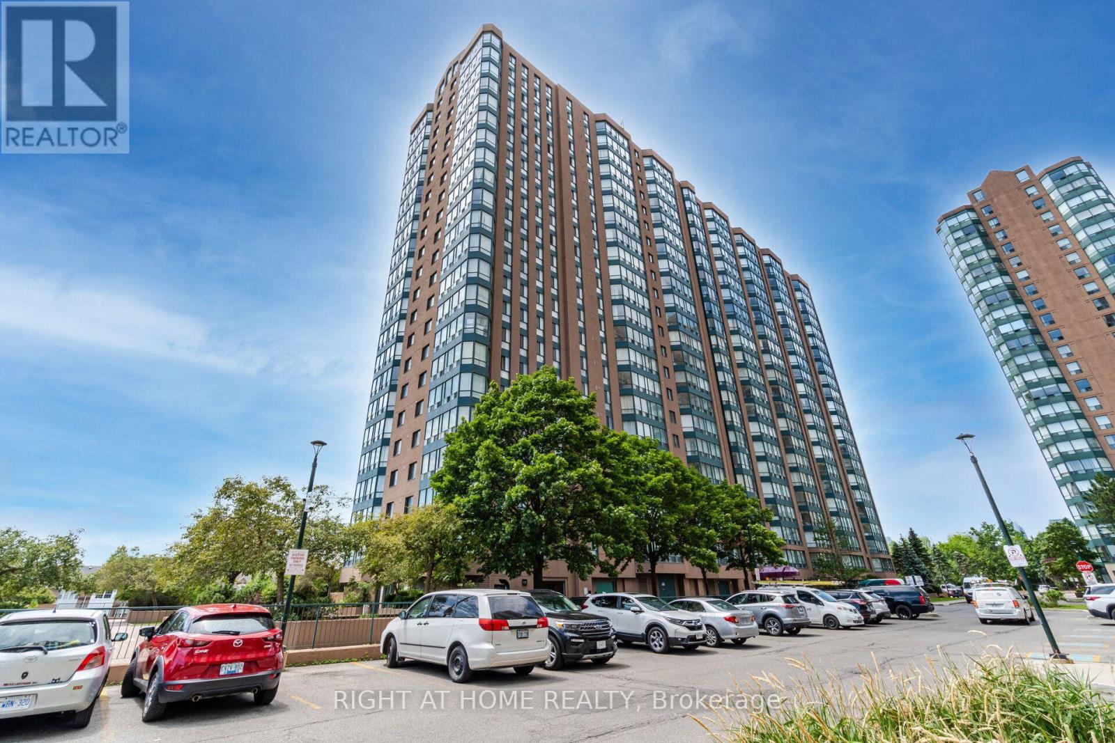 816 - 155 HILLCREST AVENUE, Mississauga, Ontario