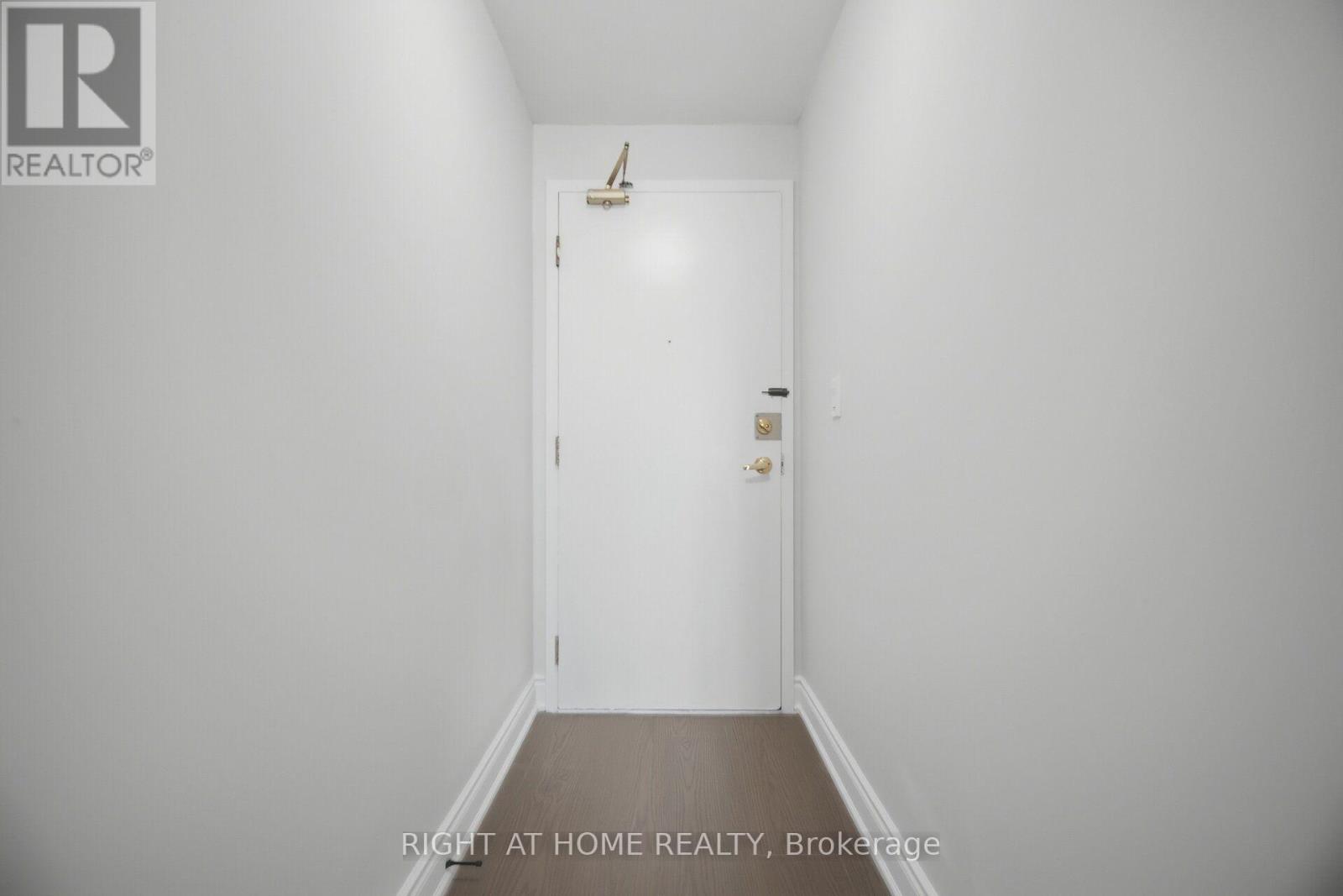 816 - 155 Hillcrest Avenue, Mississauga, Ontario  L5B 3Z2 - Photo 5 - W13777470