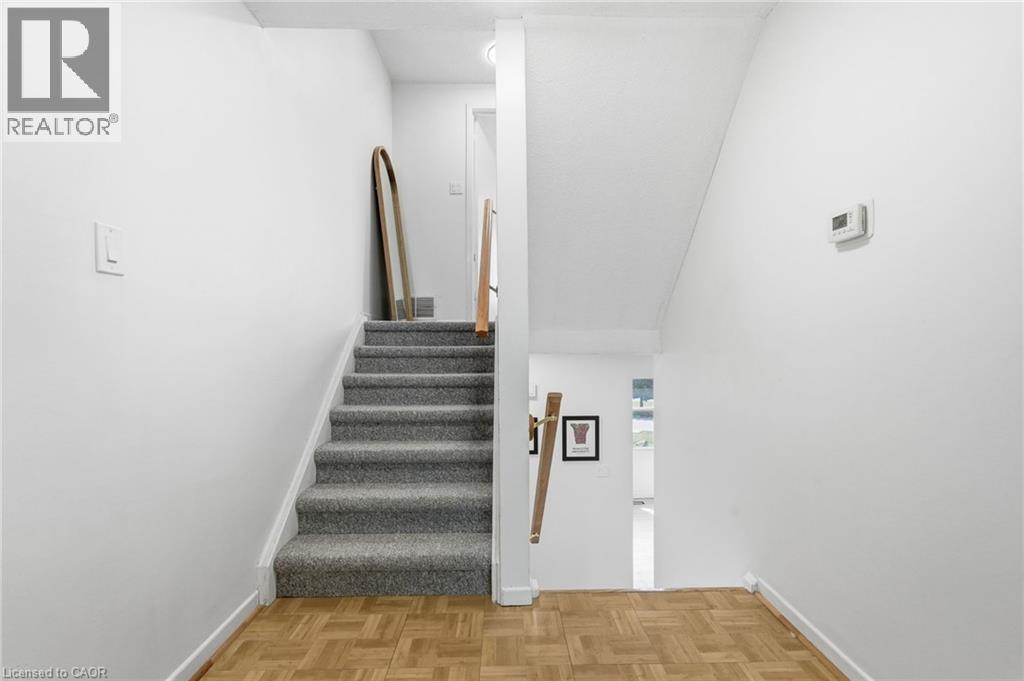 3 Burdock Lane Unit# 33, Dundas, Ontario  L8H 6E9 - Photo 16 - 40859565