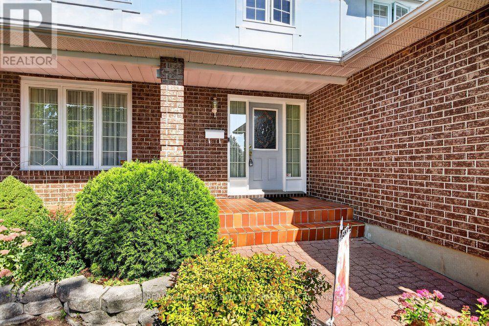 1104 Grenon Avenue, Ottawa, Ontario  K2B 8N3 - Photo 3 - X13787484