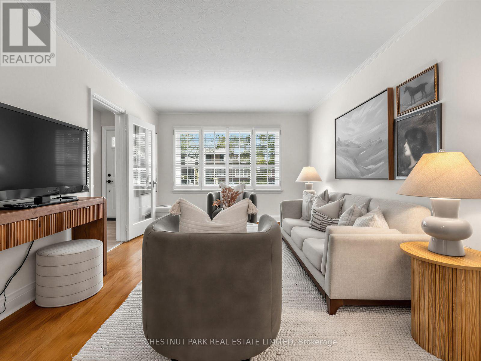 8 Beaufield Avenue, Toronto, Ontario  M4G 3R3 - Photo 10 - C13787372