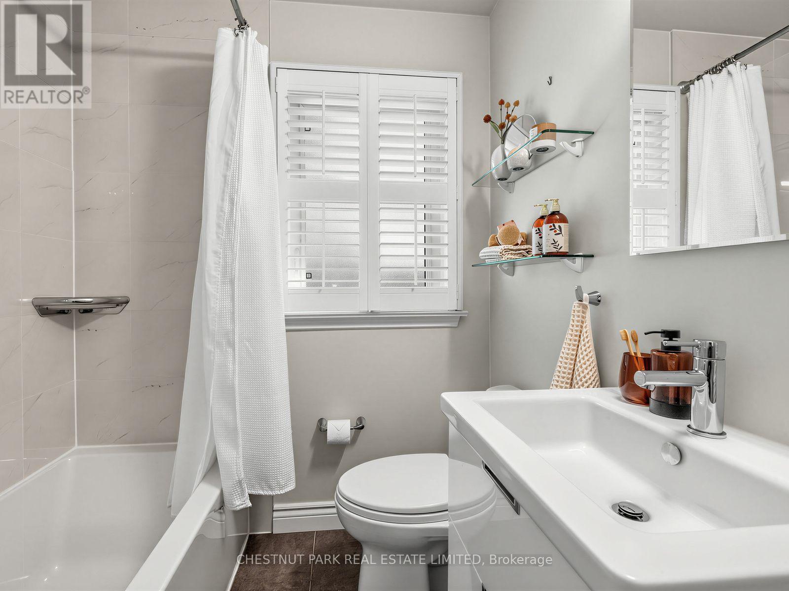 8 Beaufield Avenue, Toronto, Ontario  M4G 3R3 - Photo 21 - C13787372