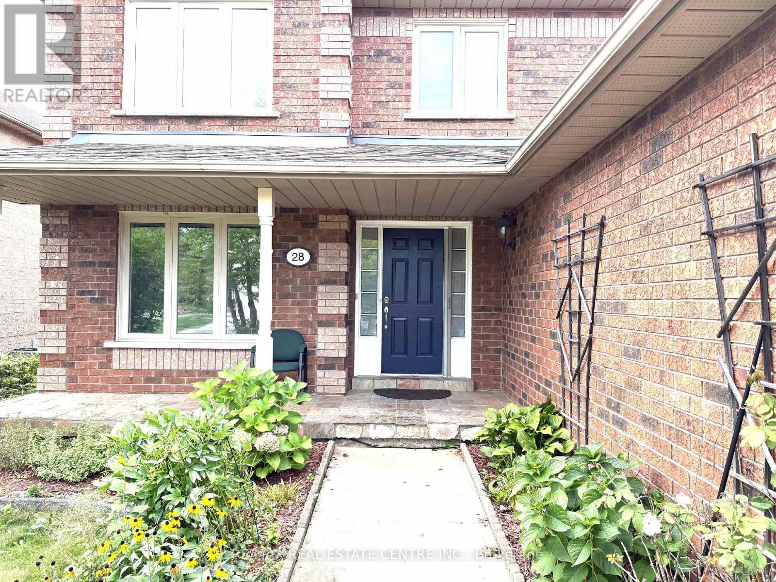 28 Mcivor Street, Whitby, Ontario  L1R 2L7 - Photo 2 - E13787360