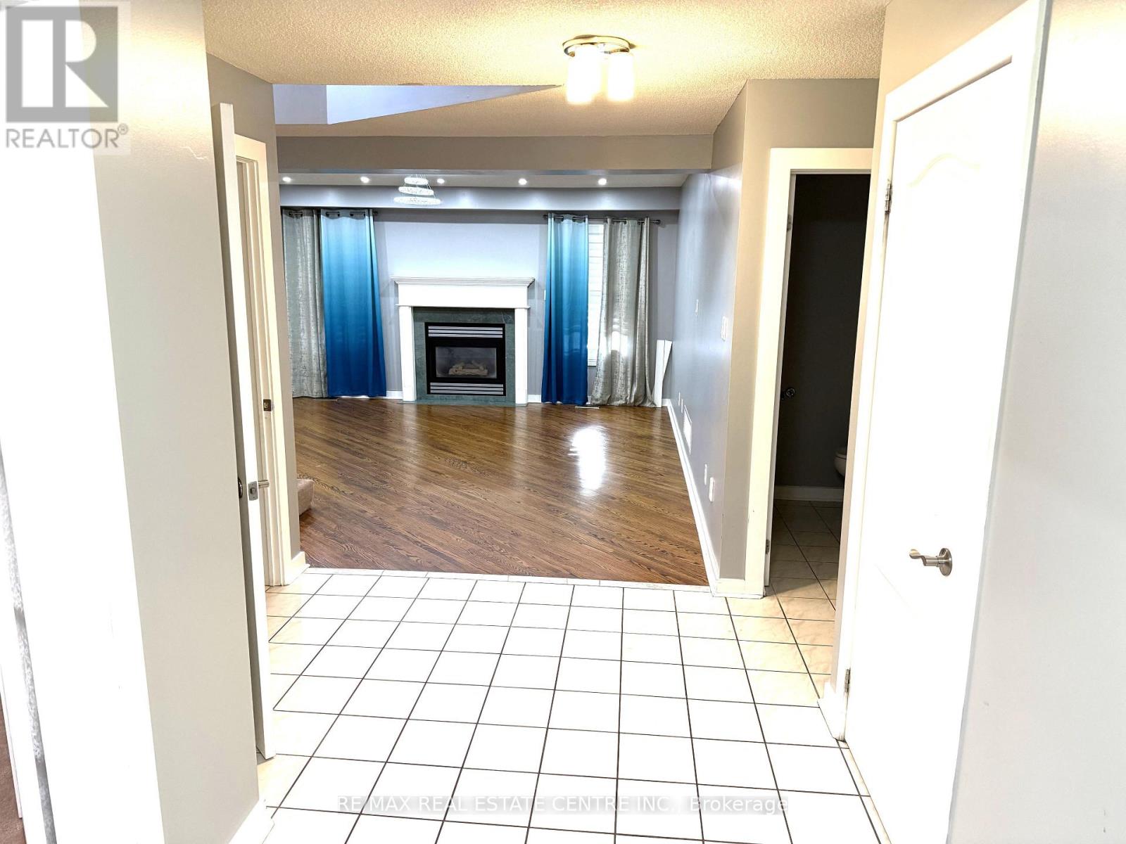 28 Mcivor Street, Whitby, Ontario  L1R 2L7 - Photo 3 - E13787360