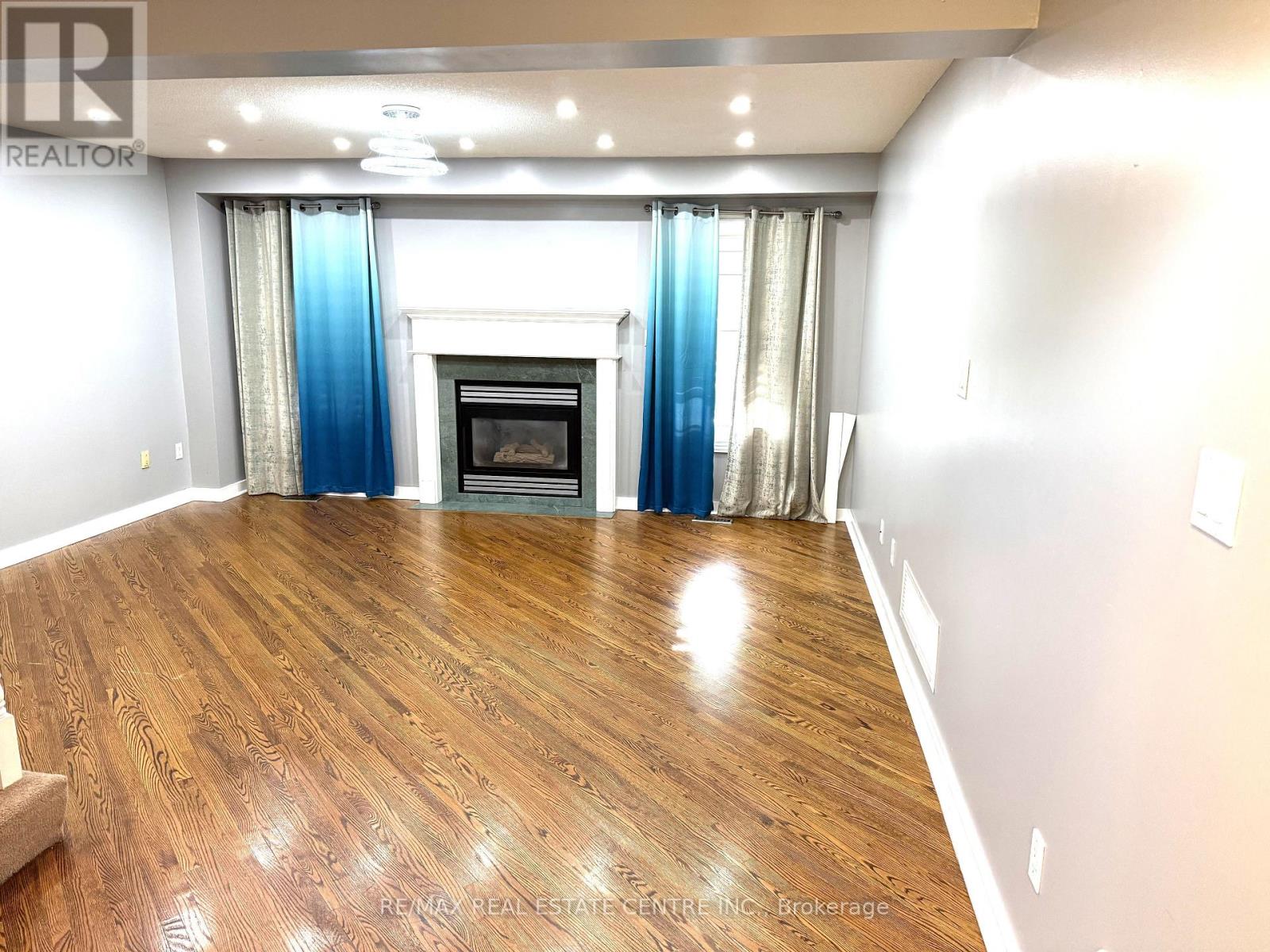 28 Mcivor Street, Whitby, Ontario  L1R 2L7 - Photo 4 - E13787360