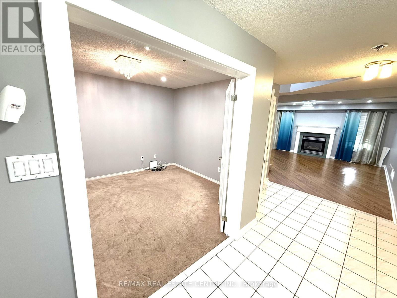 28 Mcivor Street, Whitby, Ontario  L1R 2L7 - Photo 5 - E13787360