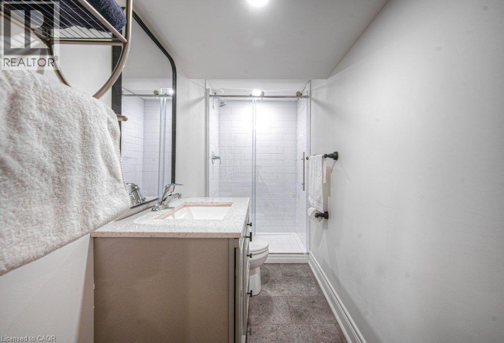 30 Dunbar Road S, Waterloo, Ontario  N2L 2E3 - Photo 29 - 40863408