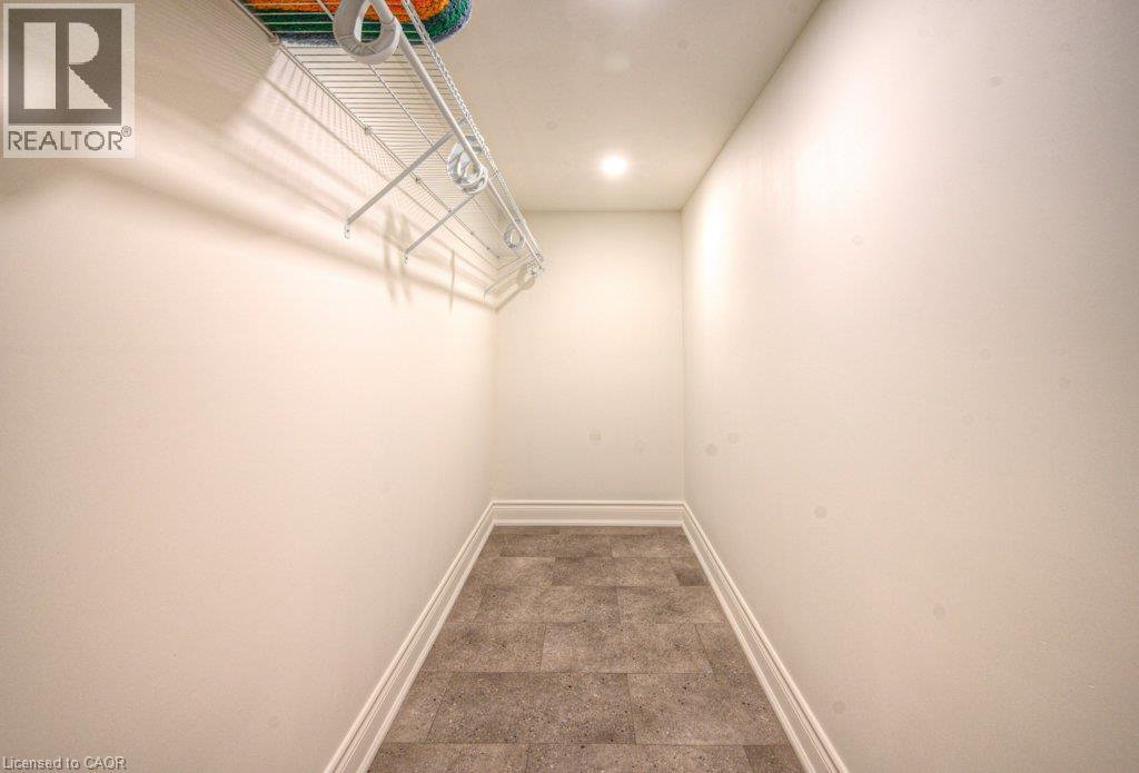 30 Dunbar Road S, Waterloo, Ontario  N2L 2E3 - Photo 31 - 40863408