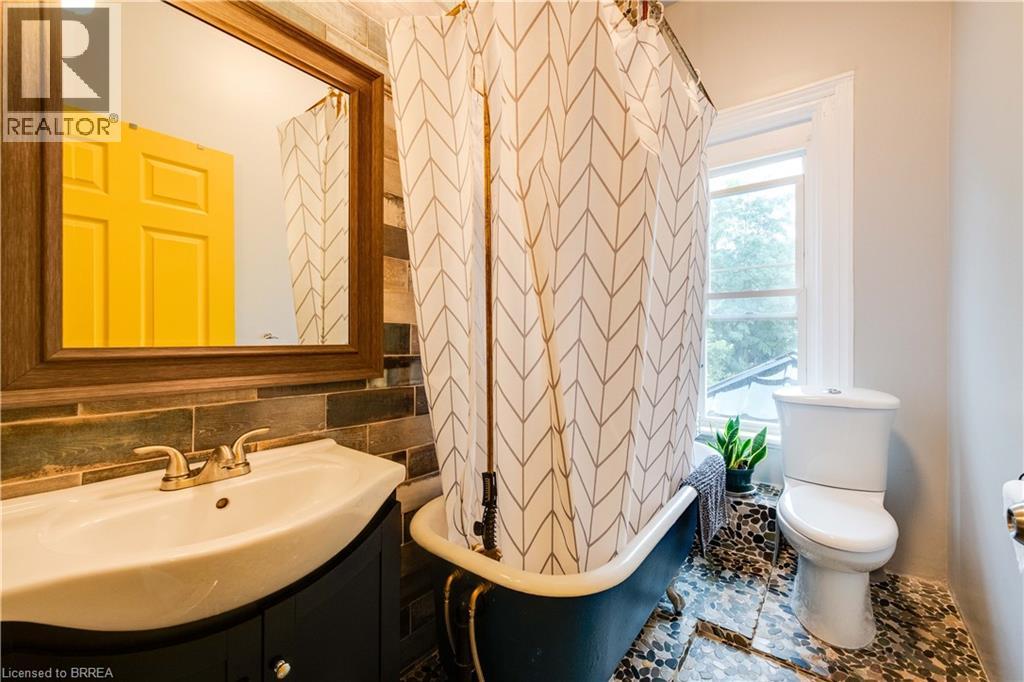 72 Pearl Street, Brantford, Ontario  N3T 3N7 - Photo 34 - 40862056