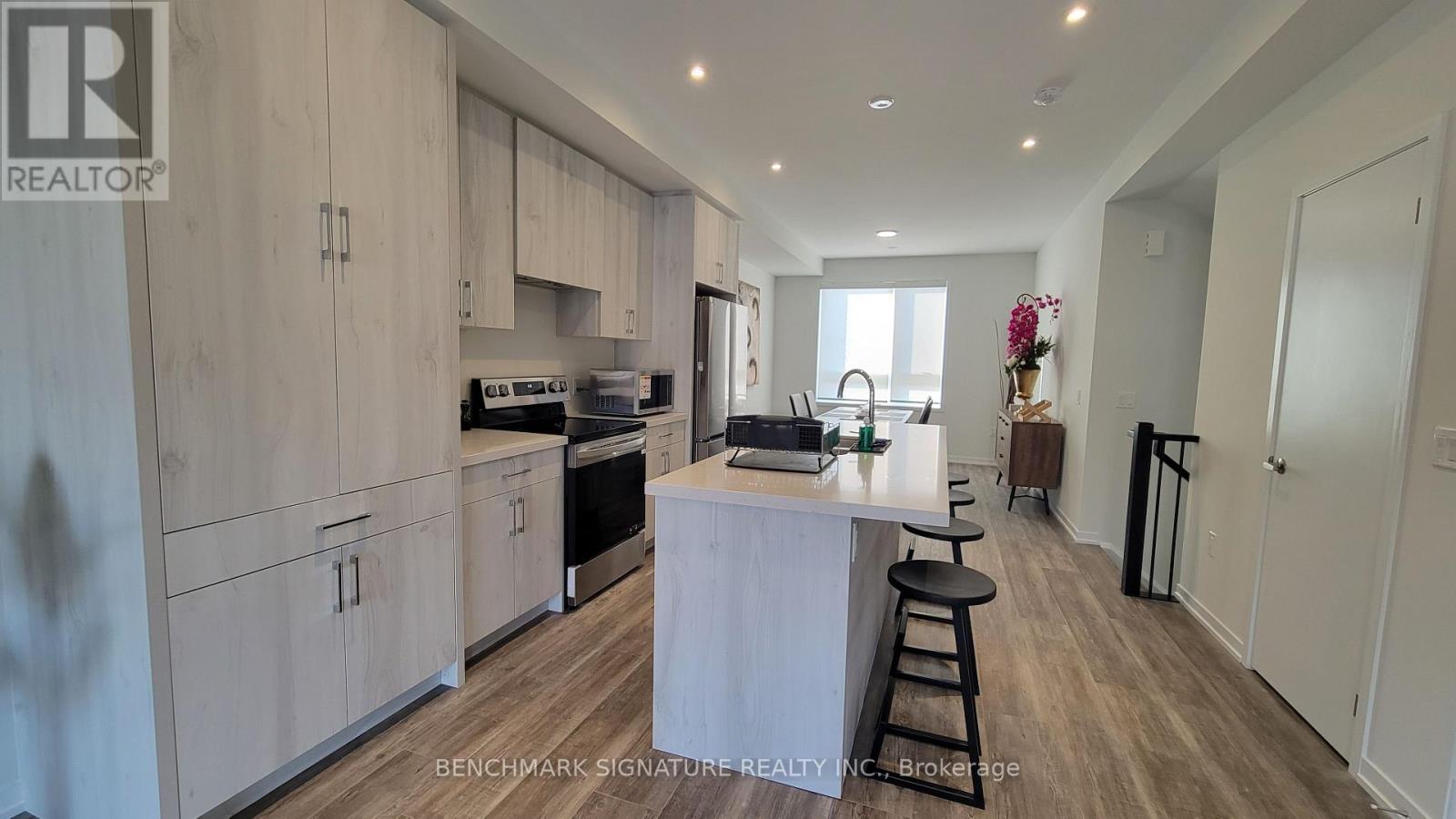 14 Big Willow Crescent, Richmond Hill, Ontario  L4E 1P5 - Photo 4 - N13787496