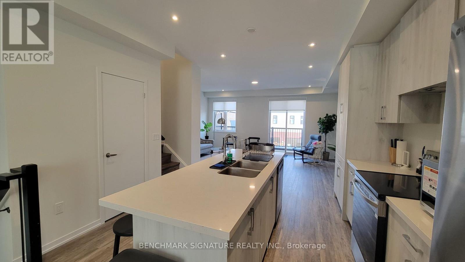 14 Big Willow Crescent, Richmond Hill, Ontario  L4E 1P5 - Photo 5 - N13787496