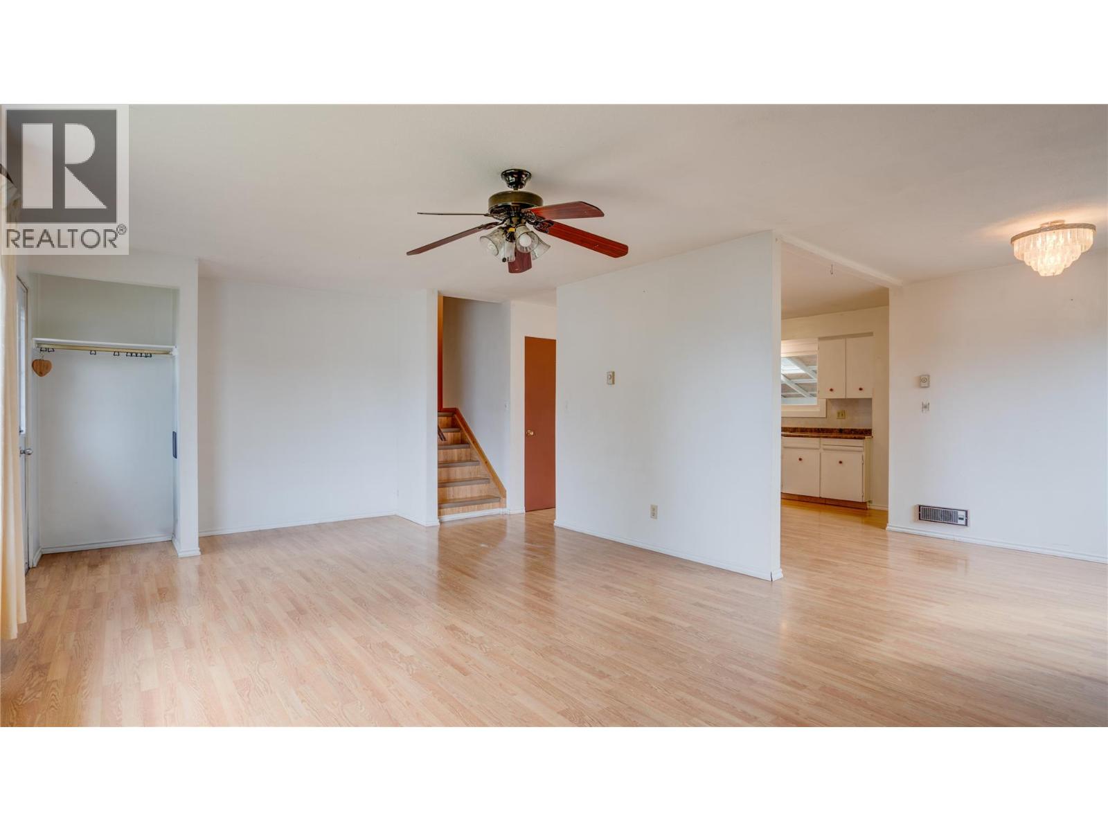 1240 Serene Drive, Spallumcheen, British Columbia  V4Y 0N9 - Photo 4 - 10400005
