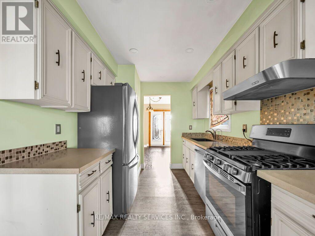 41 Simmons Boulevard, Brampton (Madoc), Ontario  L6V 3V4 - Photo 4 - W13787236