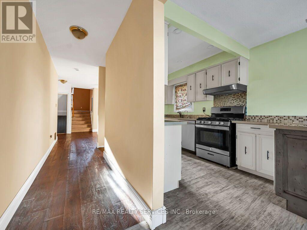41 Simmons Boulevard, Brampton (Madoc), Ontario  L6V 3V4 - Photo 5 - W13787236