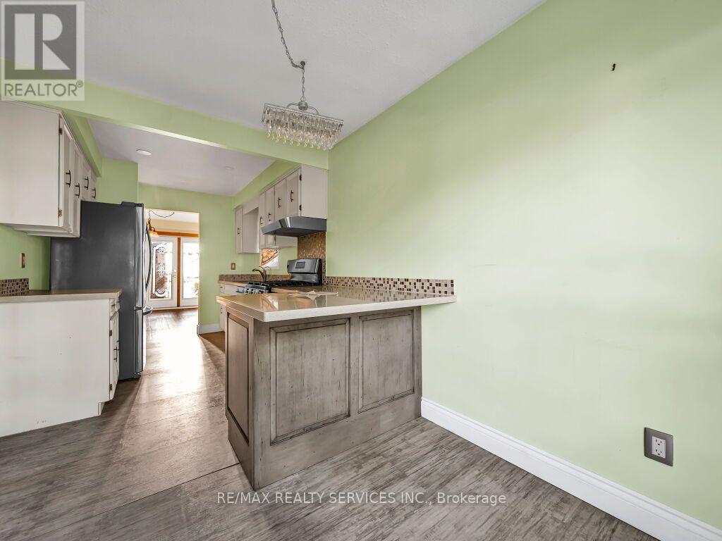 41 Simmons Boulevard, Brampton (Madoc), Ontario  L6V 3V4 - Photo 7 - W13787236