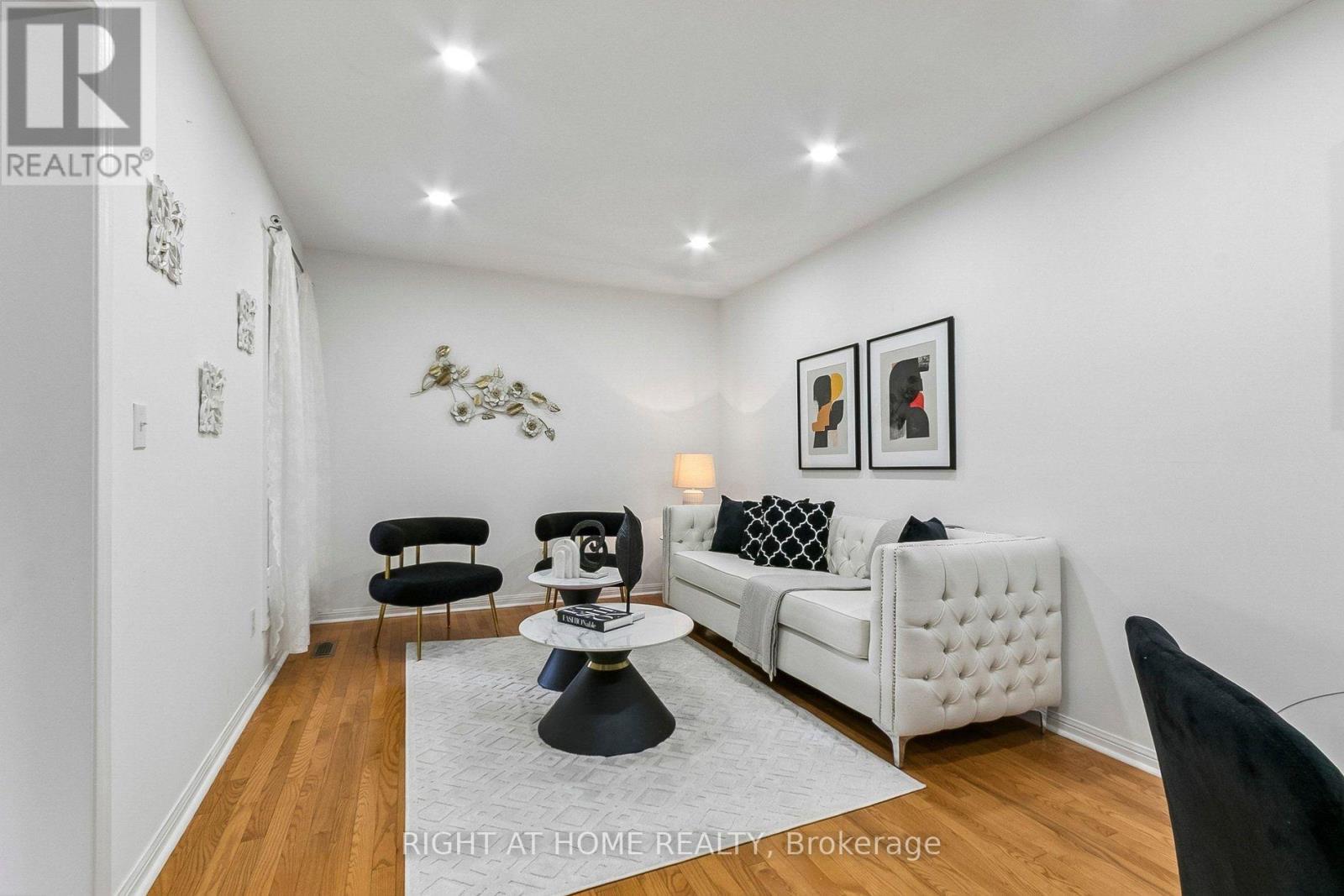 1373 Quest Circle, Mississauga, Ontario  L5N 8B5 - Photo 4 - W13787338