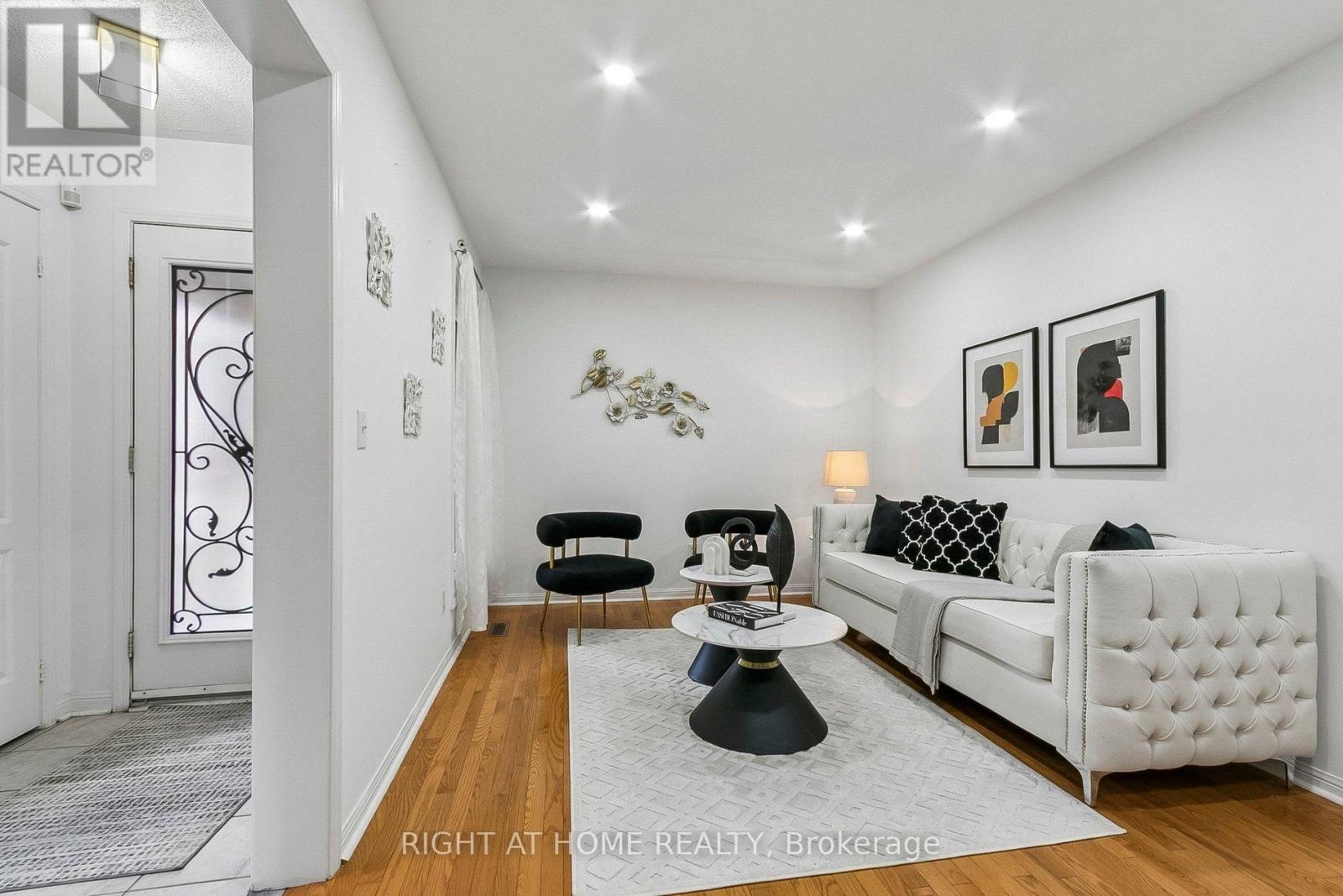 1373 Quest Circle, Mississauga, Ontario  L5N 8B5 - Photo 5 - W13787338