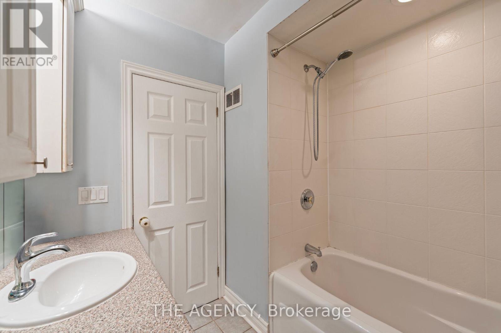 261 Wales Crescent, Oakville, Ontario  L6L 3X8 - Photo 14 - W13787344