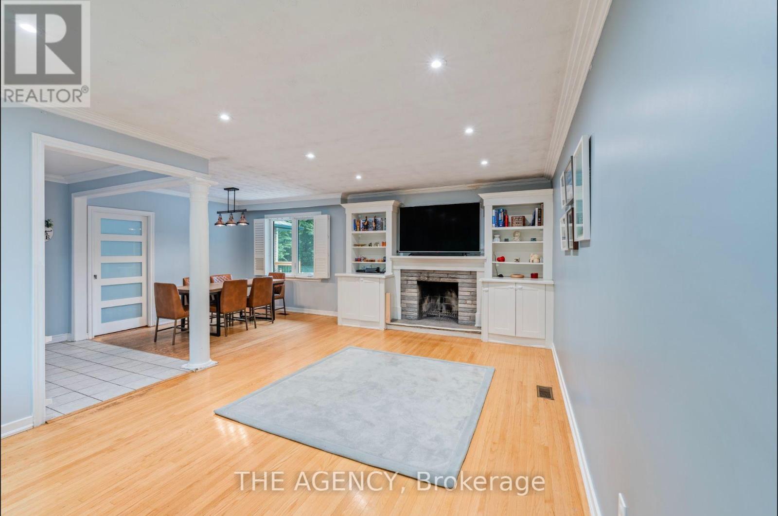 261 Wales Crescent, Oakville, Ontario  L6L 3X8 - Photo 2 - W13787344