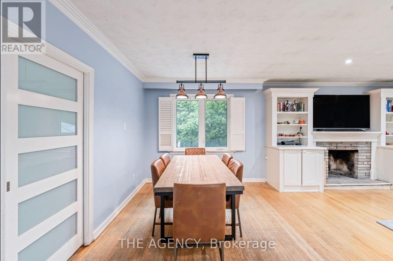 261 Wales Crescent, Oakville, Ontario  L6L 3X8 - Photo 4 - W13787344