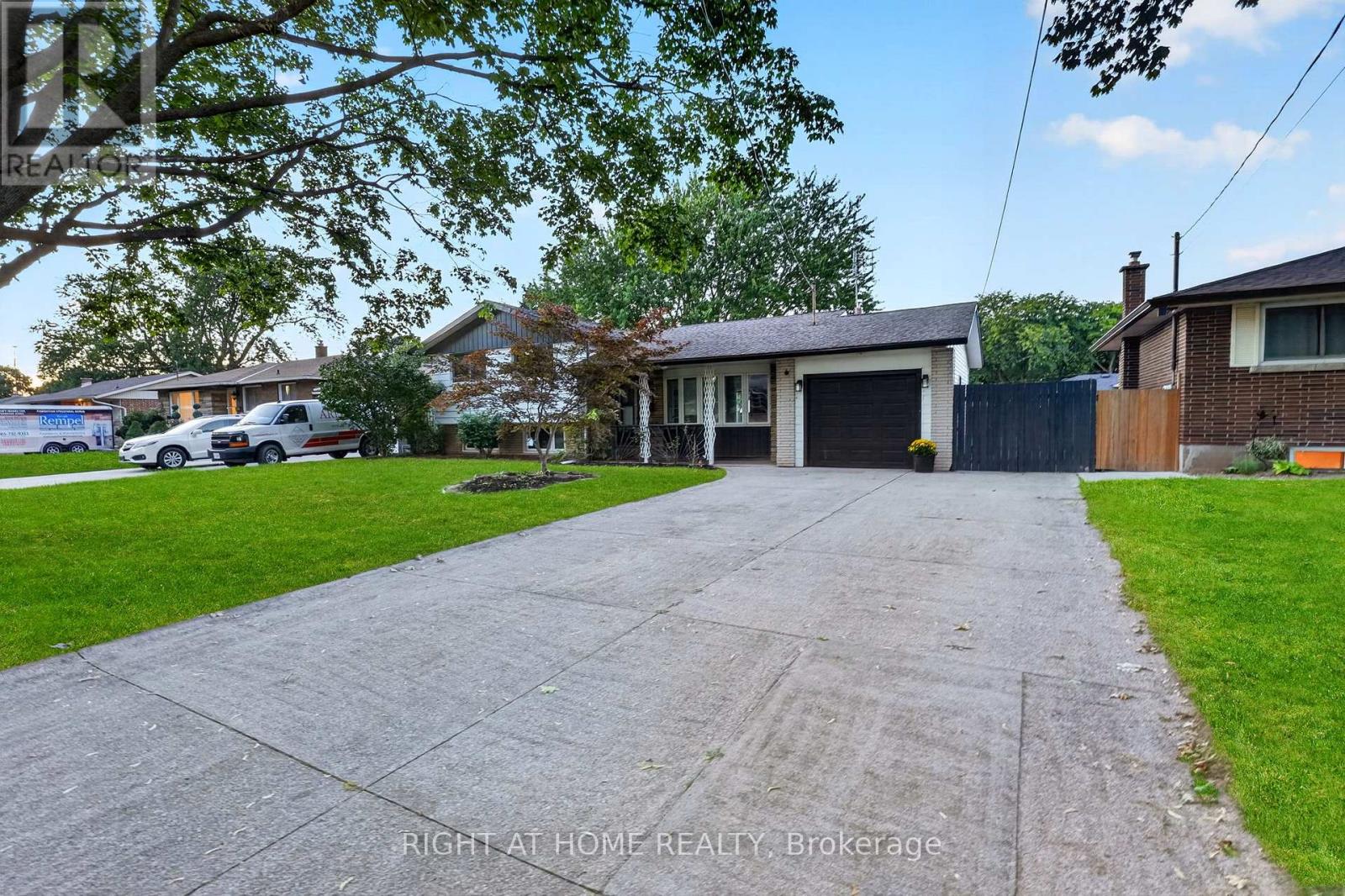 19 Brentwood Drive, St. Catharines, Ontario  L2M 4M1 - Photo 2 - X13787418