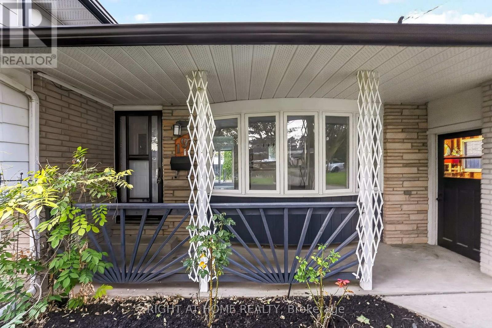 19 Brentwood Drive, St. Catharines, Ontario  L2M 4M1 - Photo 3 - X13787418