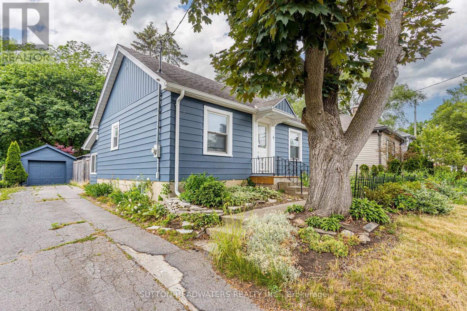 9 Forward Avenue, London North, Ontario  N6H 1B5 - Photo 1 - X13787434