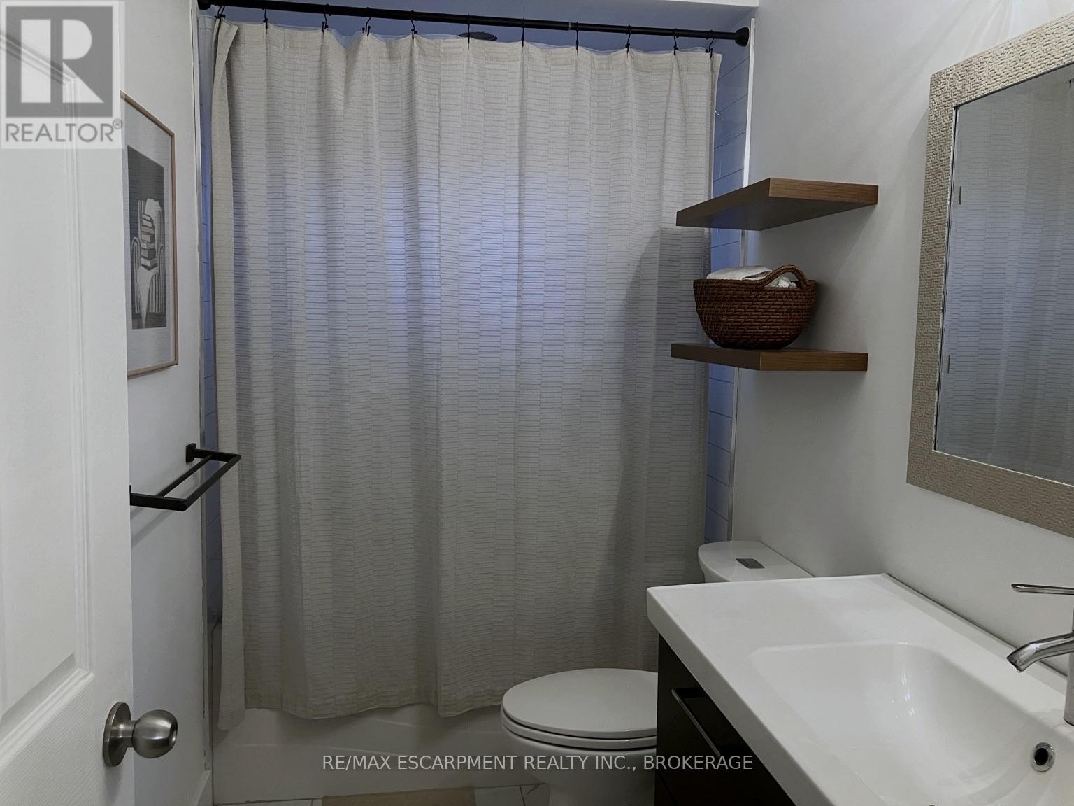 Upper - 17 Mellenby Street, Hamilton, Ontario  L8J 1E6 - Photo 15 - X13787540