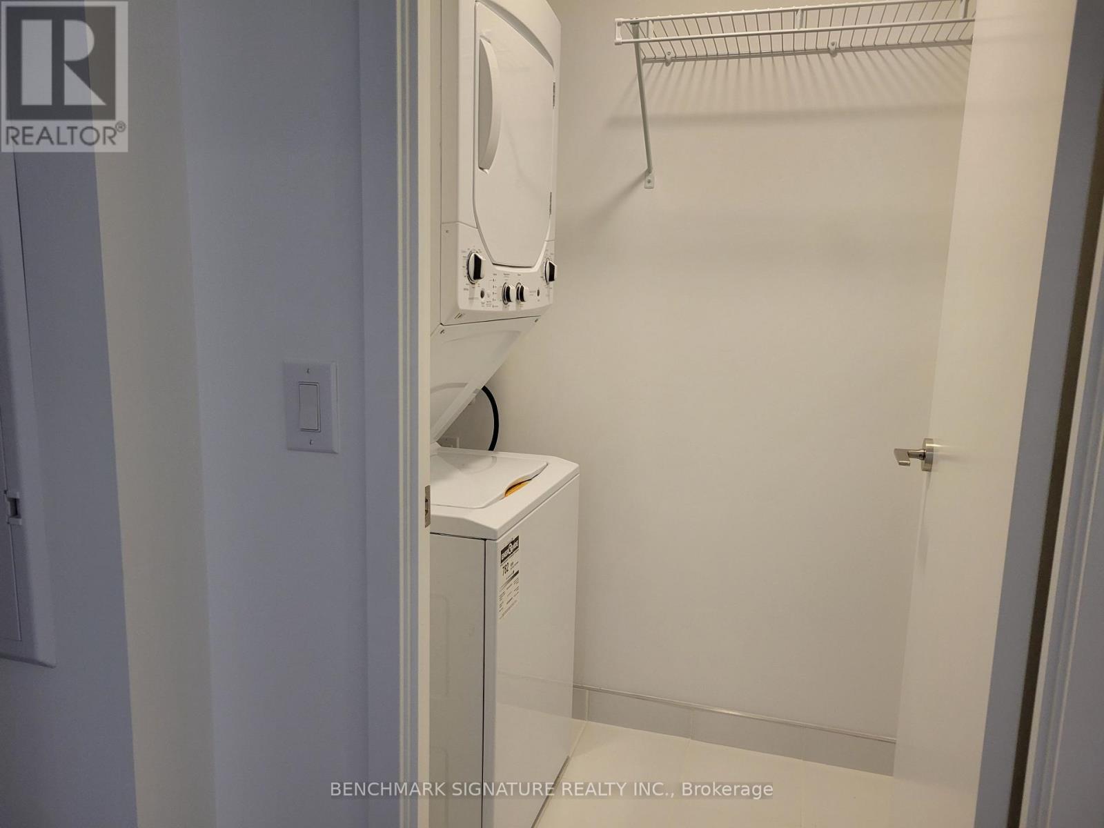1820 - 20 Edward Street, Toronto, Ontario  M5G 1C9 - Photo 4 - C13787550