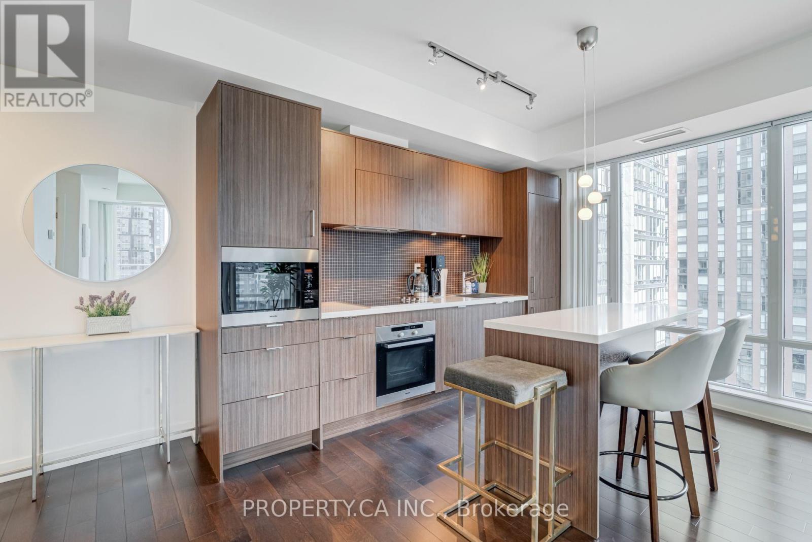1609 - 21 Widmer Street, Toronto, Ontario  M5V 2E8 - Photo 2 - C13787574