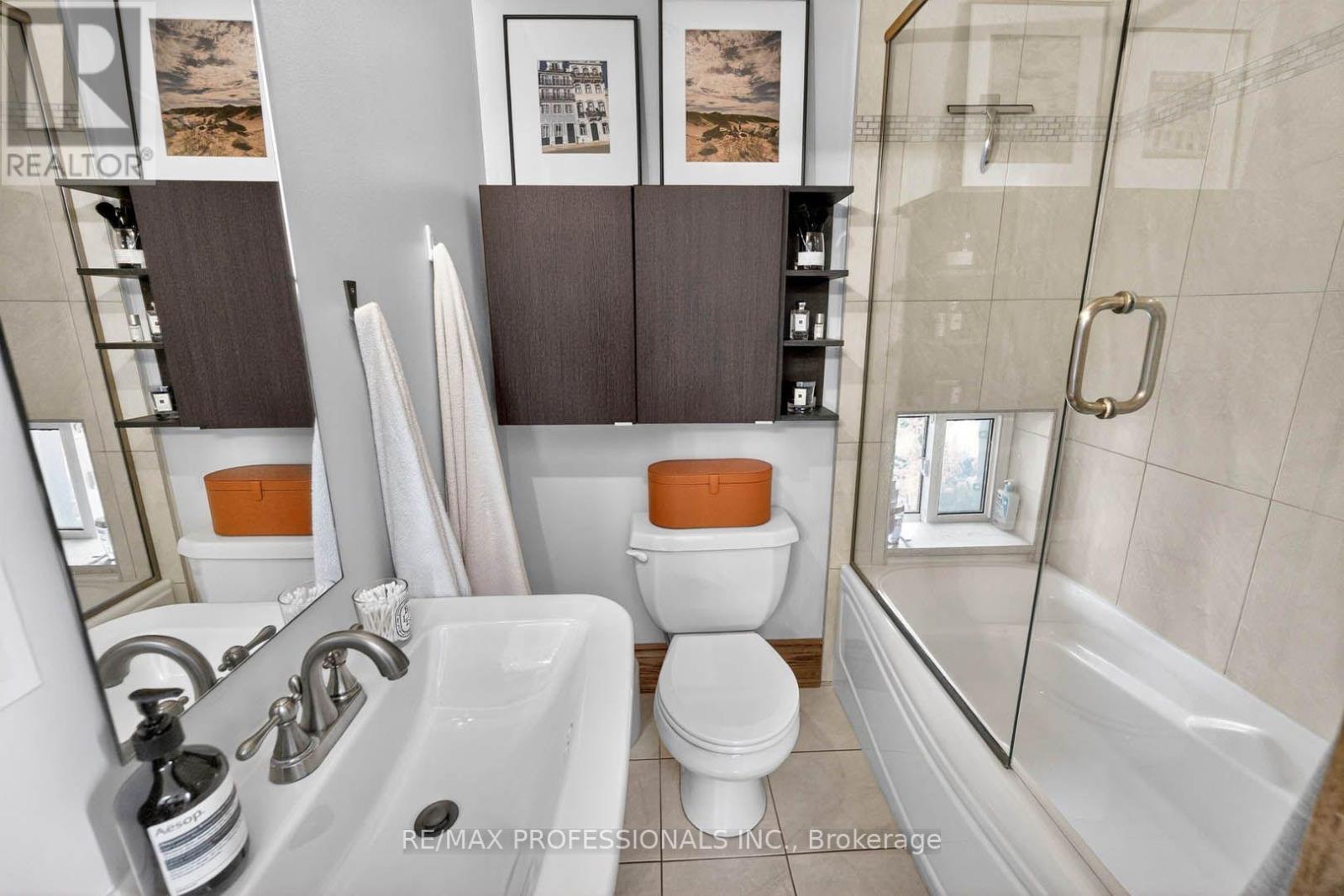 2 Afton Avenue, Toronto, Ontario  M6J 1R7 - Photo 16 - C13787578