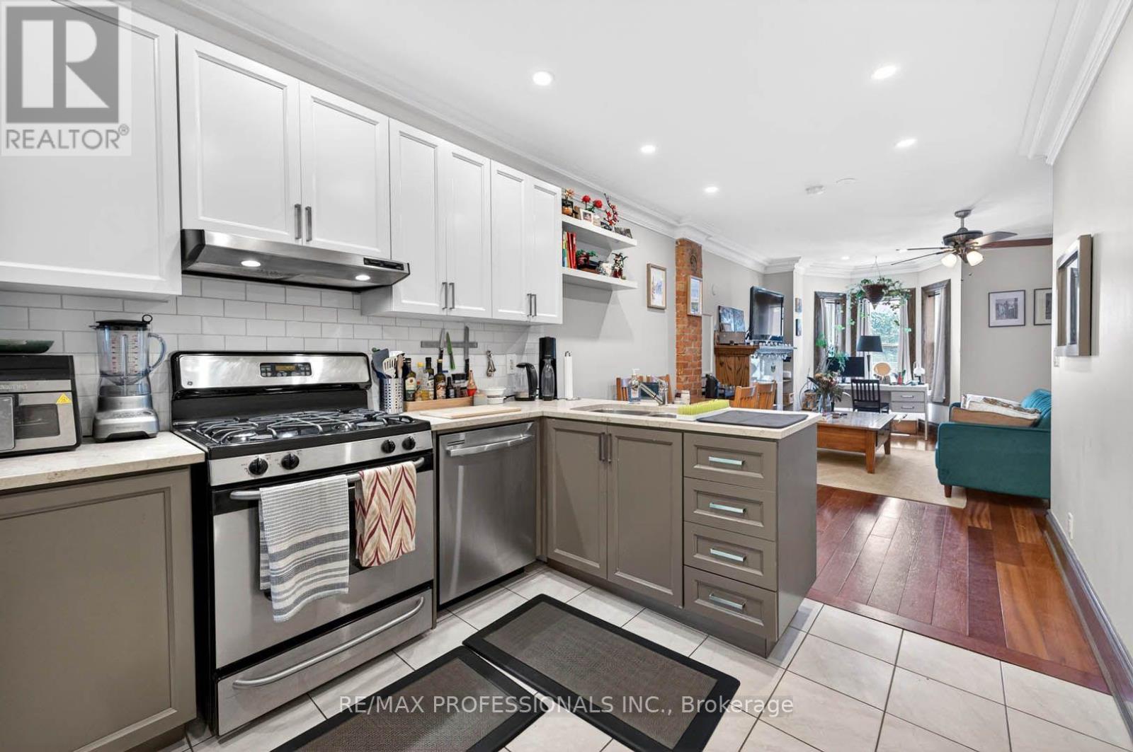 2 Afton Avenue, Toronto, Ontario  M6J 1R7 - Photo 24 - C13787578