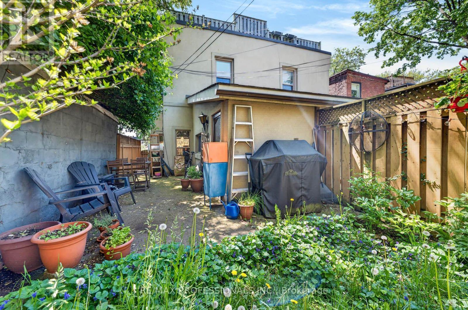 2 Afton Avenue, Toronto, Ontario  M6J 1R7 - Photo 38 - C13787578