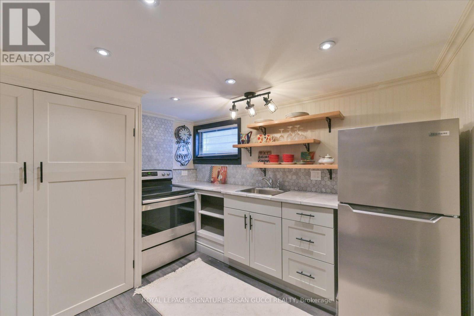 8 Sutherland Avenue, Toronto, Ontario  M4C 1R9 - Photo 32 - E13787528