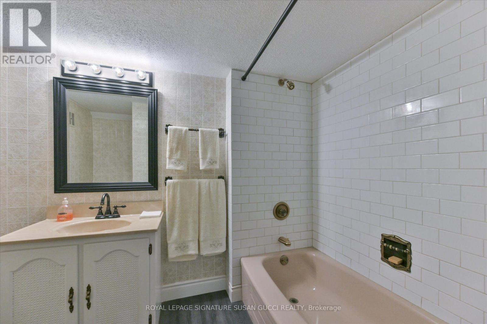 8 Sutherland Avenue, Toronto, Ontario  M4C 1R9 - Photo 35 - E13787528