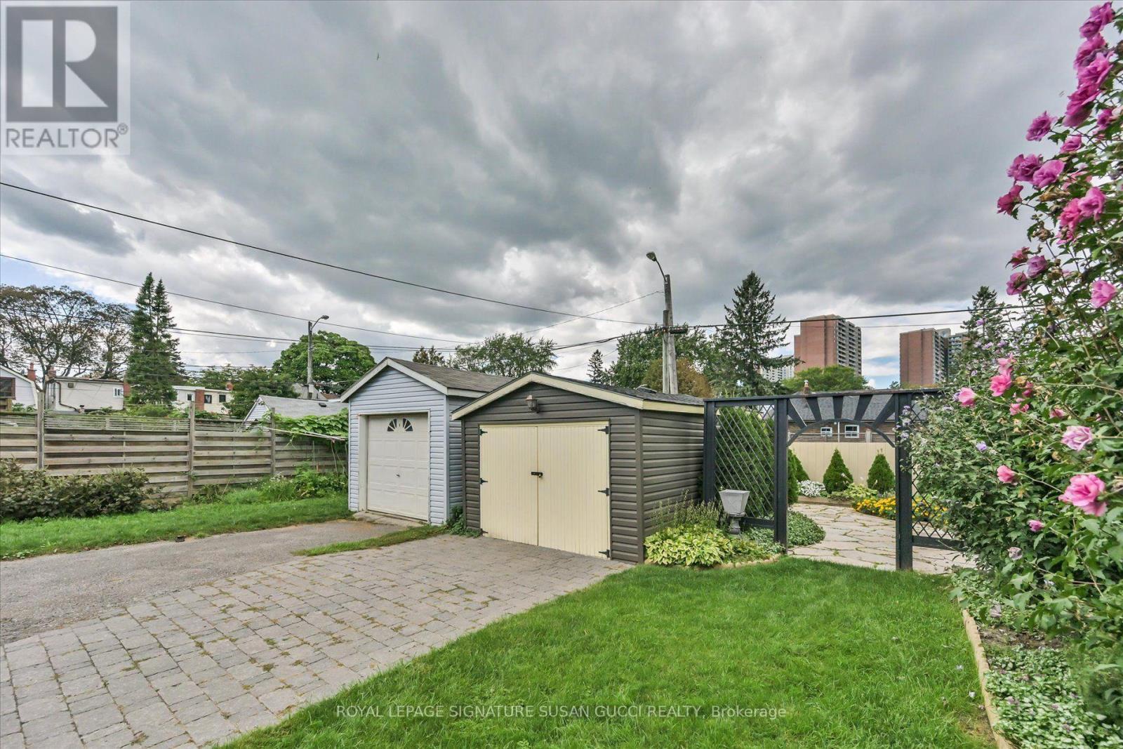 8 Sutherland Avenue, Toronto, Ontario  M4C 1R9 - Photo 38 - E13787528