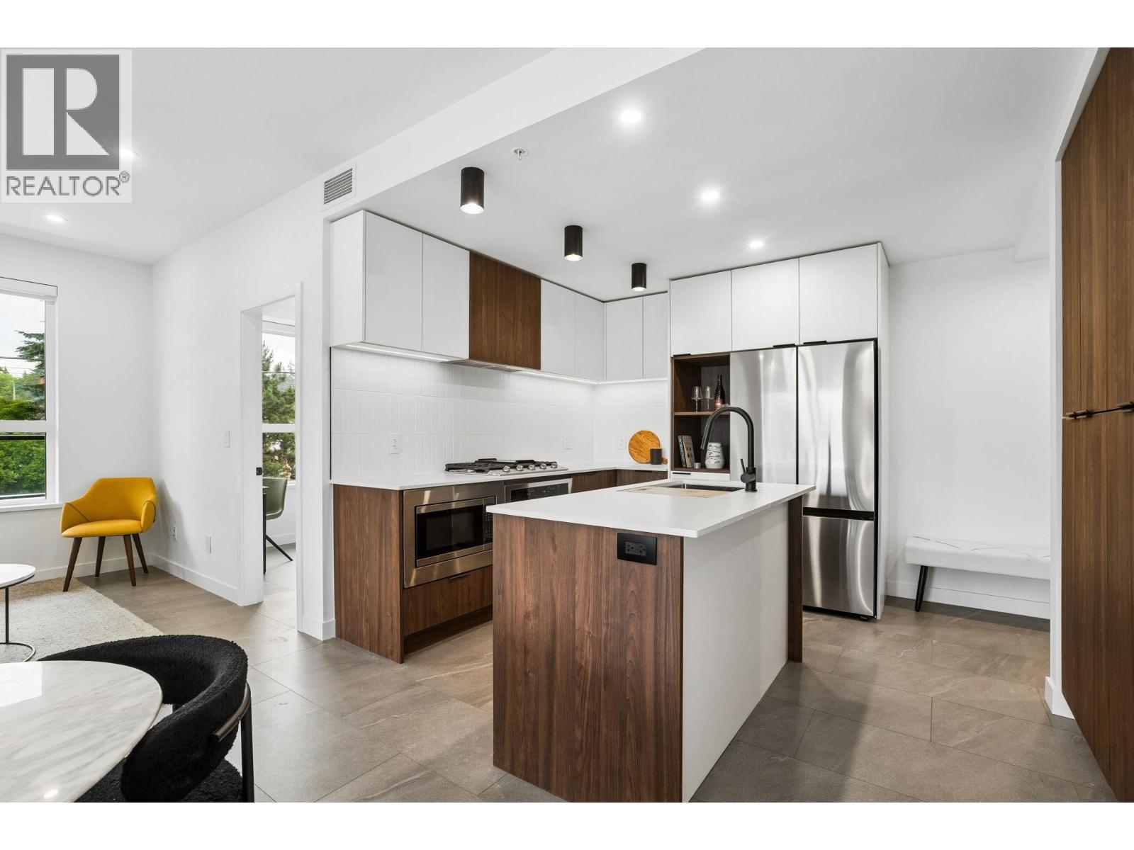 206 623 KEMSLEY AVENUE, coquitlam, British Columbia