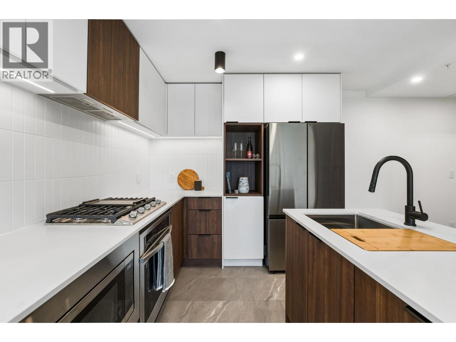 206 623 Kemsley Avenue, Coquitlam, British Columbia  V3J 0L8 - Photo 4 - R3165711