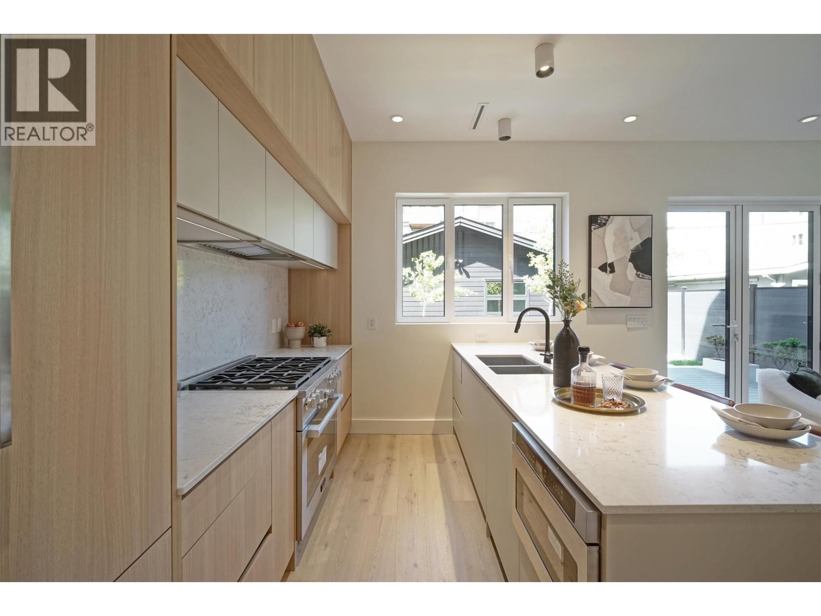 2 3315 W 10th Street, Vancouver, British Columbia  V6R 2E5 - Photo 11 - R3165740