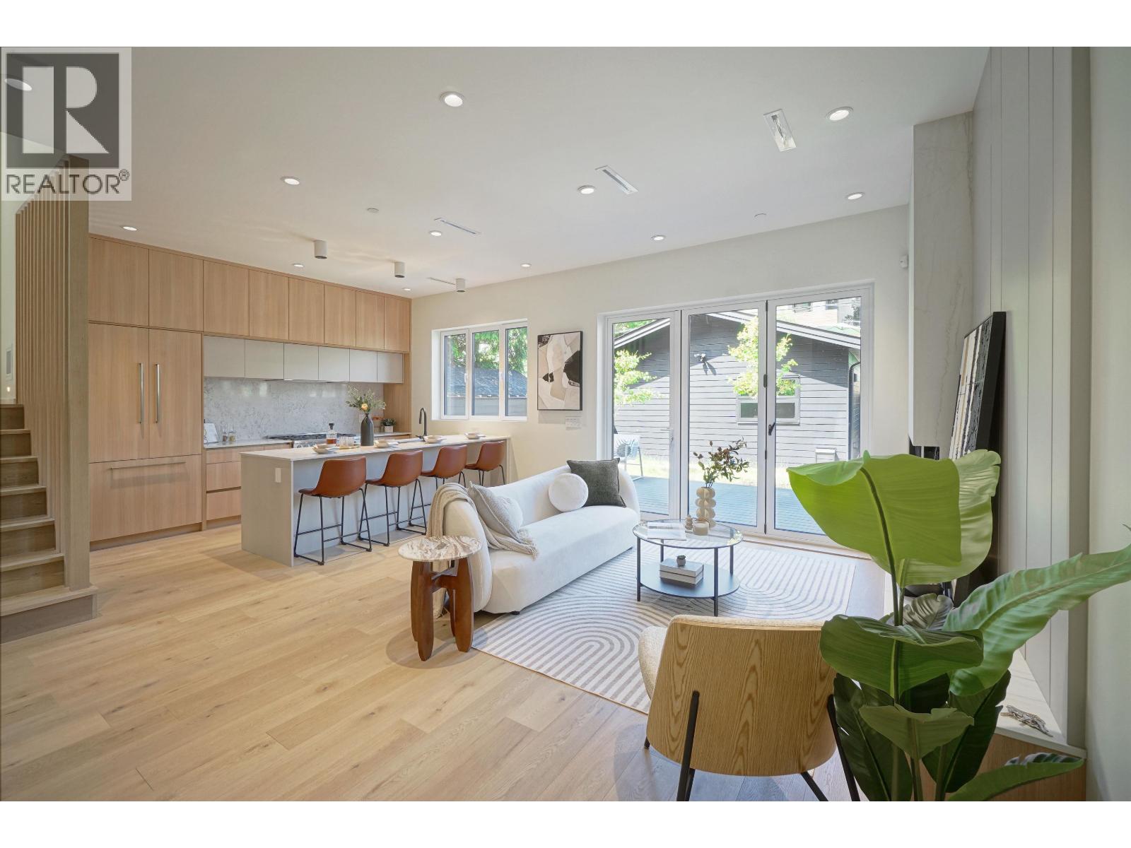 2 3315 W 10th Street, Vancouver, British Columbia  V6R 2E5 - Photo 3 - R3165740