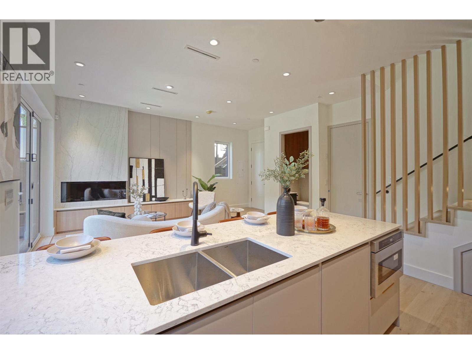 2 3315 W 10th Street, Vancouver, British Columbia  V6R 2E5 - Photo 9 - R3165740