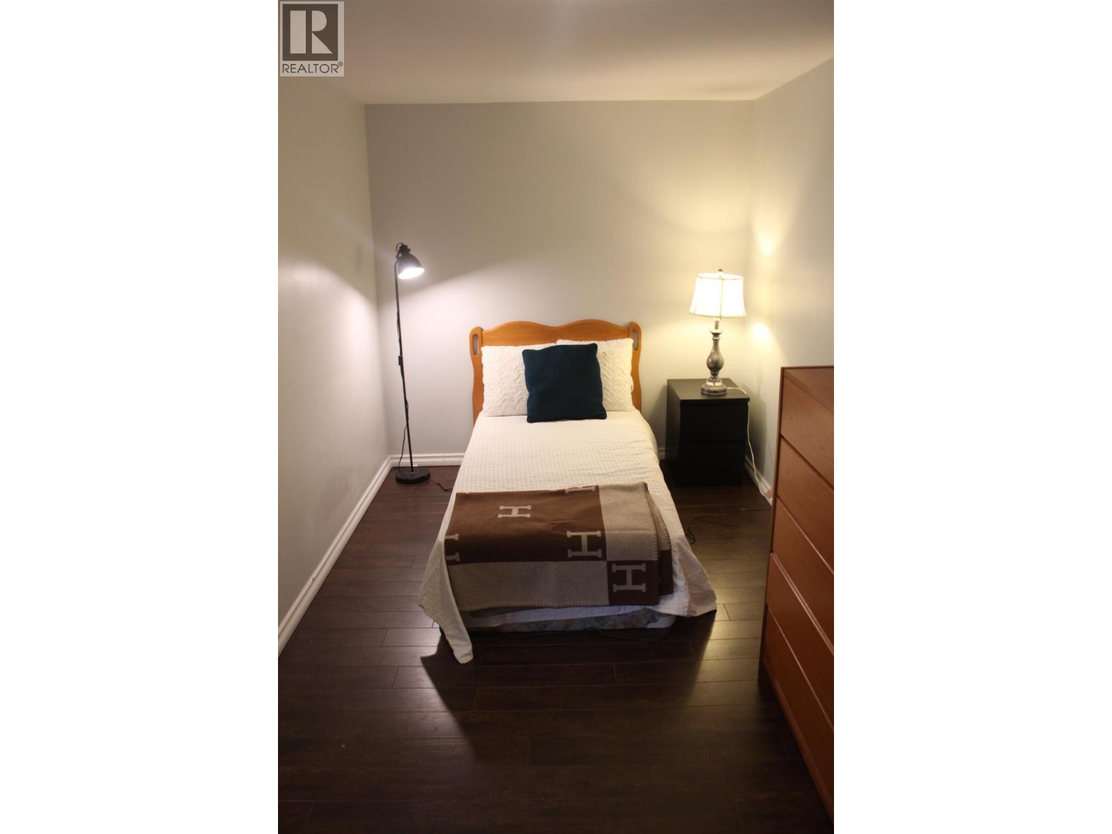 737 Robinson, Coquitlam, British Columbia  V3J 4E9 - Photo 5 - R3165748
