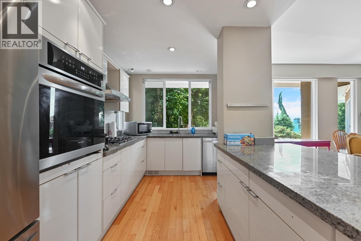 Main Floor 1053 Millstream Road, Vancouver, British Columbia  V7S 2C8 - Photo 2 - R3165771