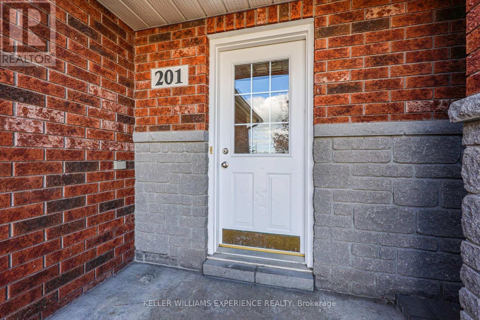 201 Stanley Street, Barrie, Ontario  L4M 6X9 - Photo 10 - S13779014