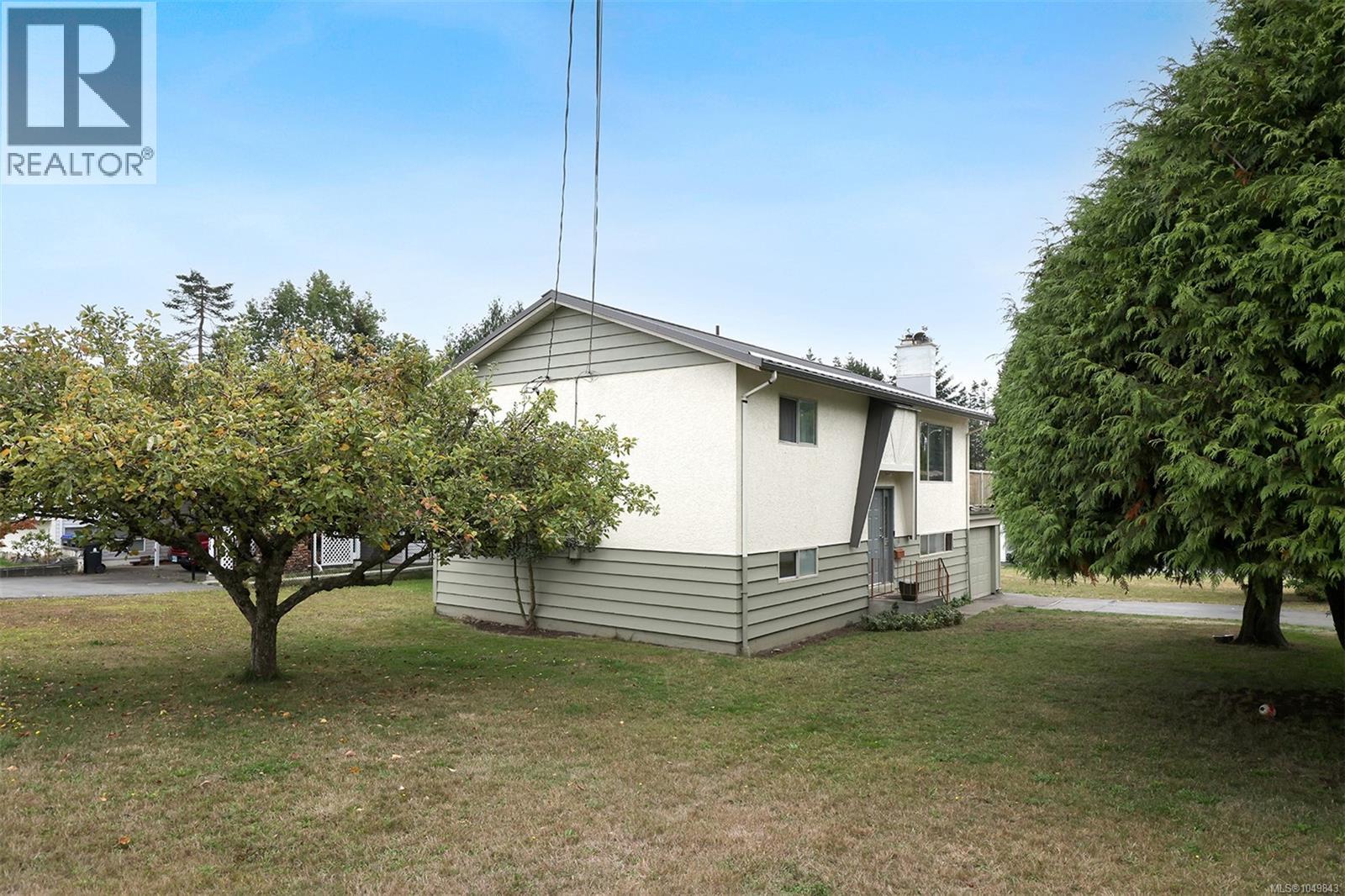 170 Stewart St, Comox, British Columbia  V9M 2T8 - Photo 2 - 1049843