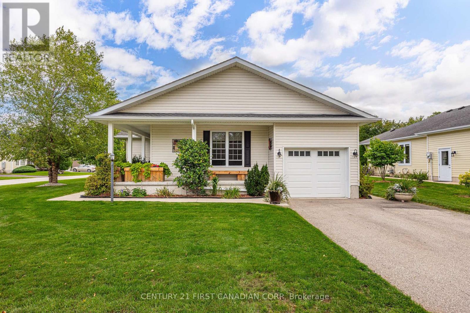 420 Shannon Boulevard, South Huron, Ontario  N0M 1T0 - Photo 1 - X13787742