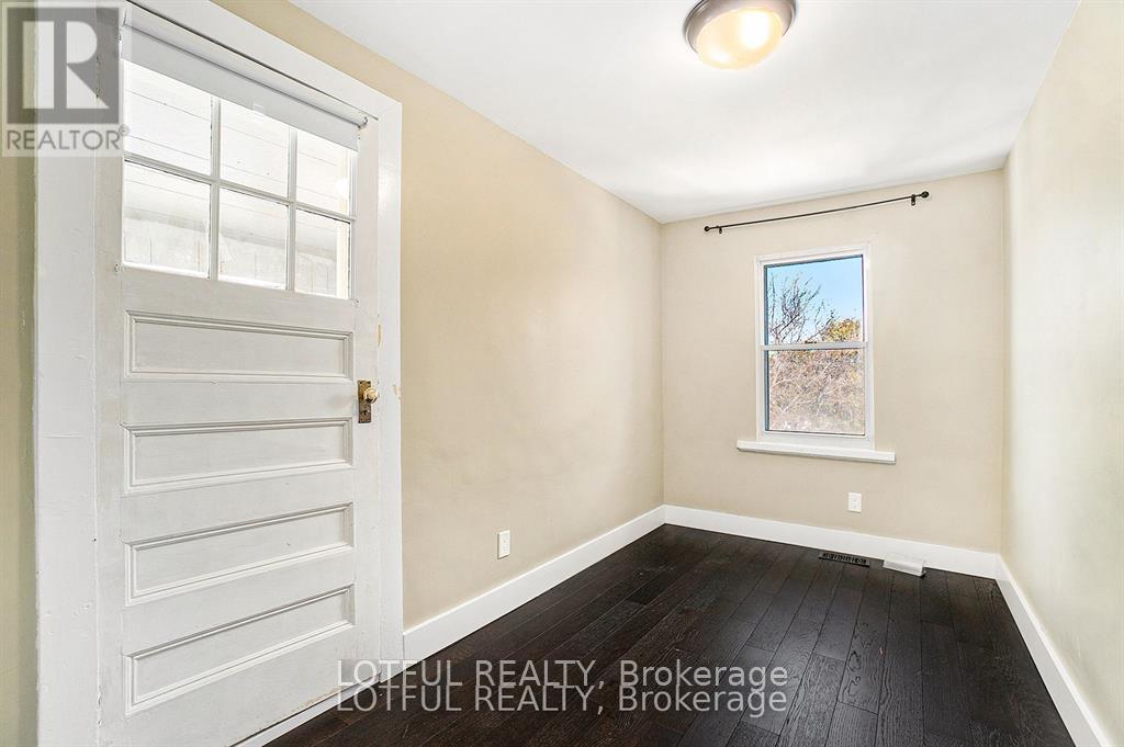 11 Champagne Avenue S, Ottawa, Ontario  K1S 4P1 - Photo 2 - X13787740