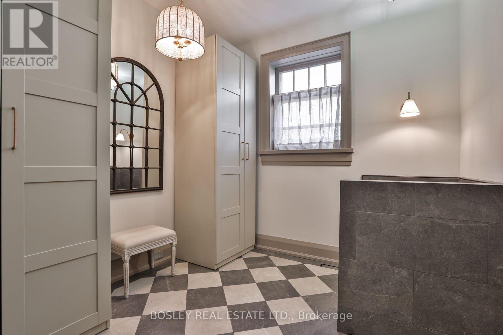 43 Whitehall Road, Toronto, Ontario  M4W 2C5 - Photo 17 - C13787722