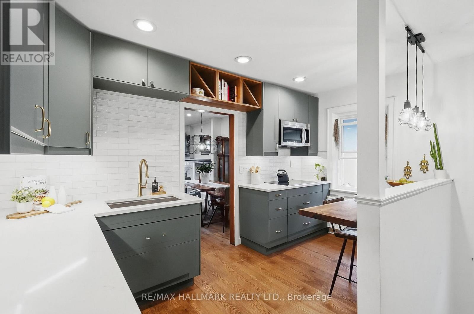 Upper - 25 Scarboro Beach Boulevard, Toronto, Ontario  M4E 2W9 - Photo 11 - E13787810
